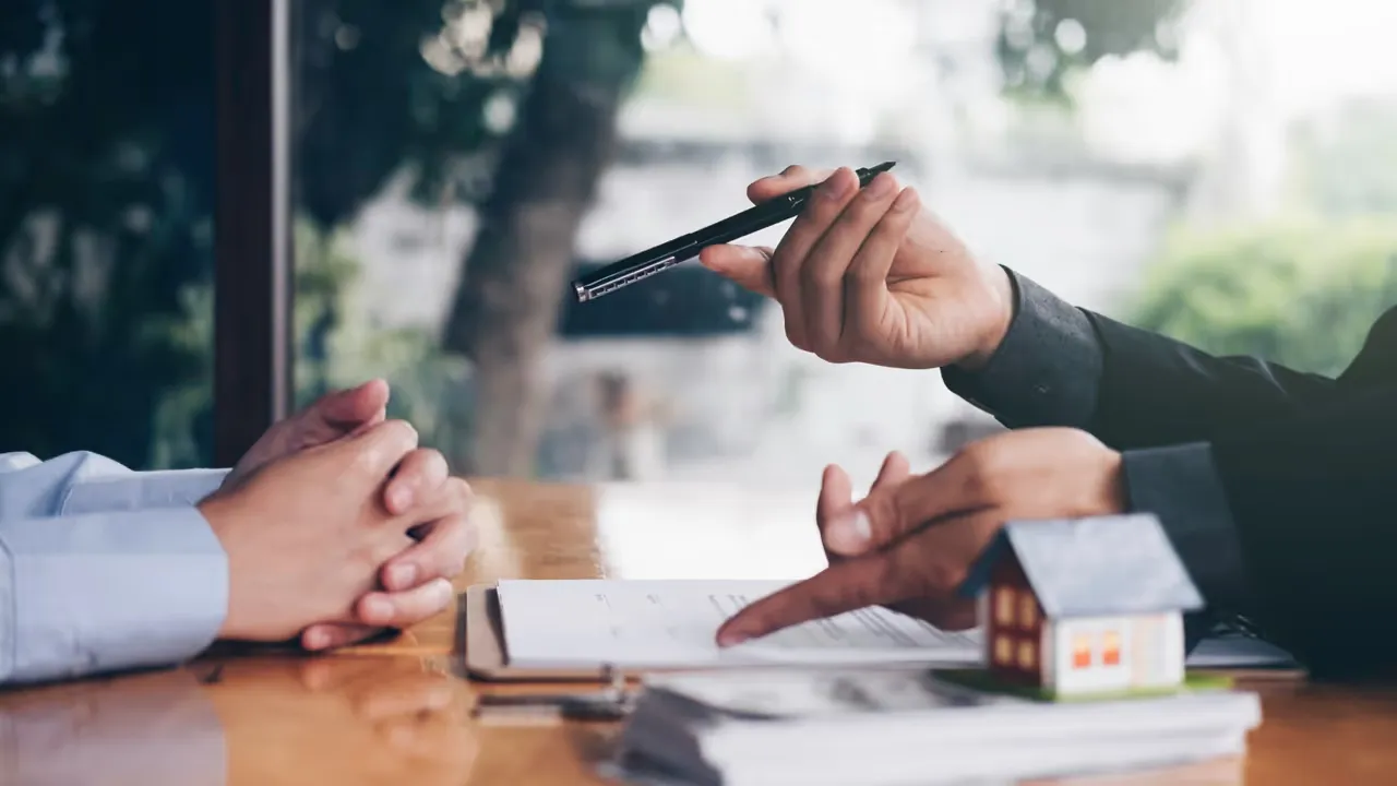 Att förstå mäklarens roll i bostadsaffärer
